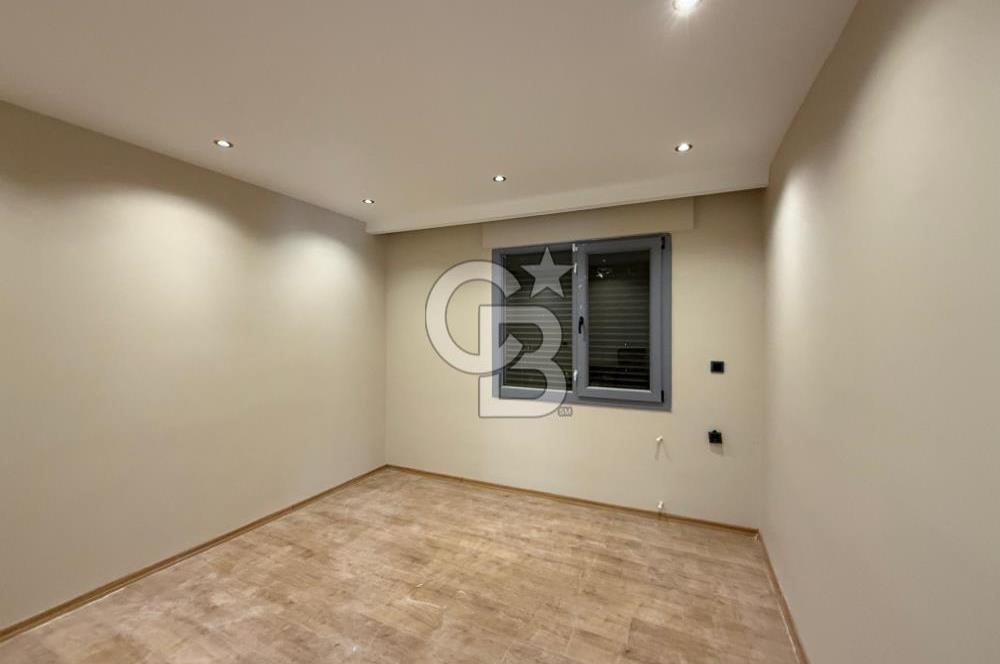 Urla Bademler Hekimköy Sitesinde Satılık 5+1 Villa