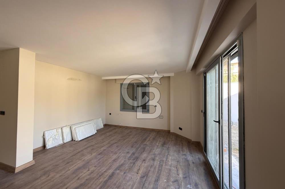 Urla Bademler Hekimköy Sitesinde Satılık 5+1 Villa