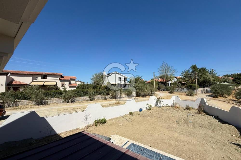 Urla Bademler Hekimköy Sitesinde Satılık 5+1 Villa