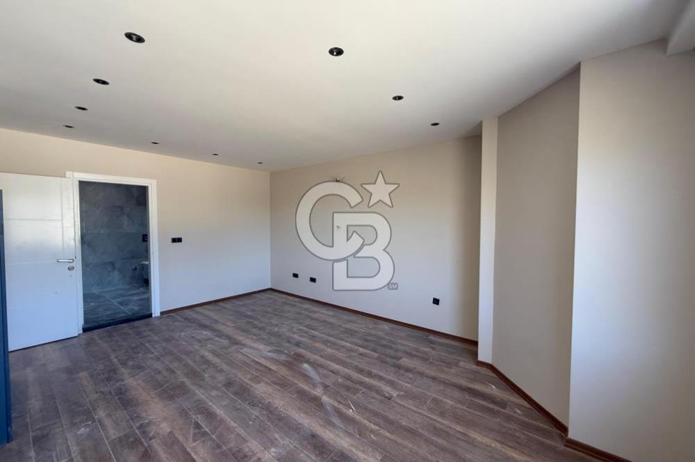 Urla Bademler Hekimköy Sitesinde Satılık 5+1 Villa