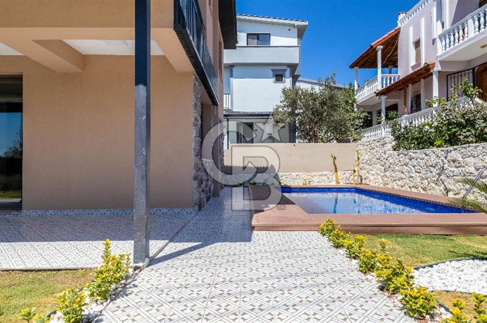 İZMİR ŞAKRAN'DA HAVUZLU SATILIK VİLLA