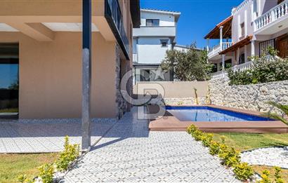 İZMİR ŞAKRAN'DA HAVUZLU SATILIK VİLLA