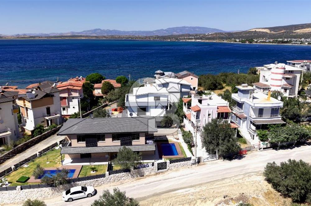 İZMİR ŞAKRAN'DA HAVUZLU SATILIK VİLLA