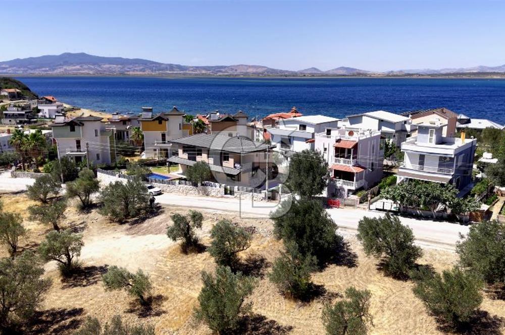 İZMİR ŞAKRAN'DA HAVUZLU SATILIK VİLLA