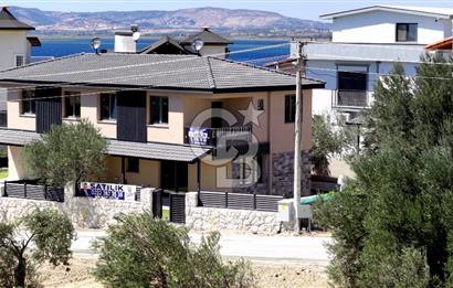 İZMİR ŞAKRAN'DA HAVUZLU SATILIK VİLLA
