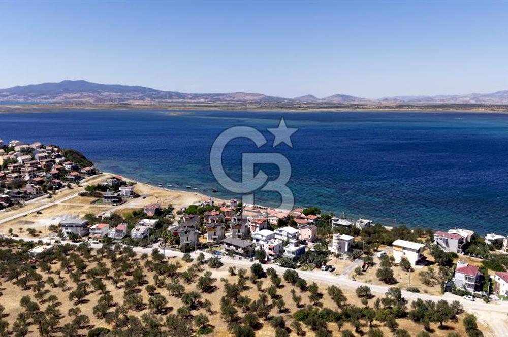 İZMİR ŞAKRAN'DA HAVUZLU SATILIK VİLLA