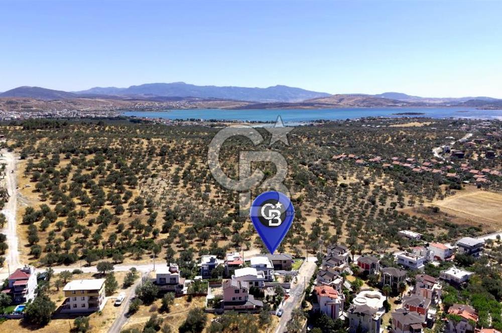 İZMİR ŞAKRAN'DA HAVUZLU SATILIK VİLLA
