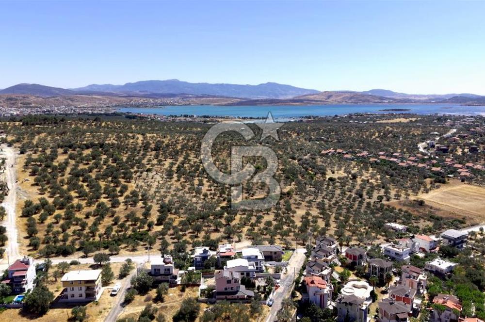 İZMİR ŞAKRAN'DA HAVUZLU SATILIK VİLLA