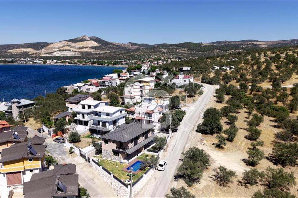 İZMİR ŞAKRAN'DA HAVUZLU SATILIK VİLLA