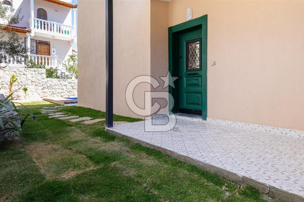 İZMİR ŞAKRAN'DA HAVUZLU SATILIK VİLLA