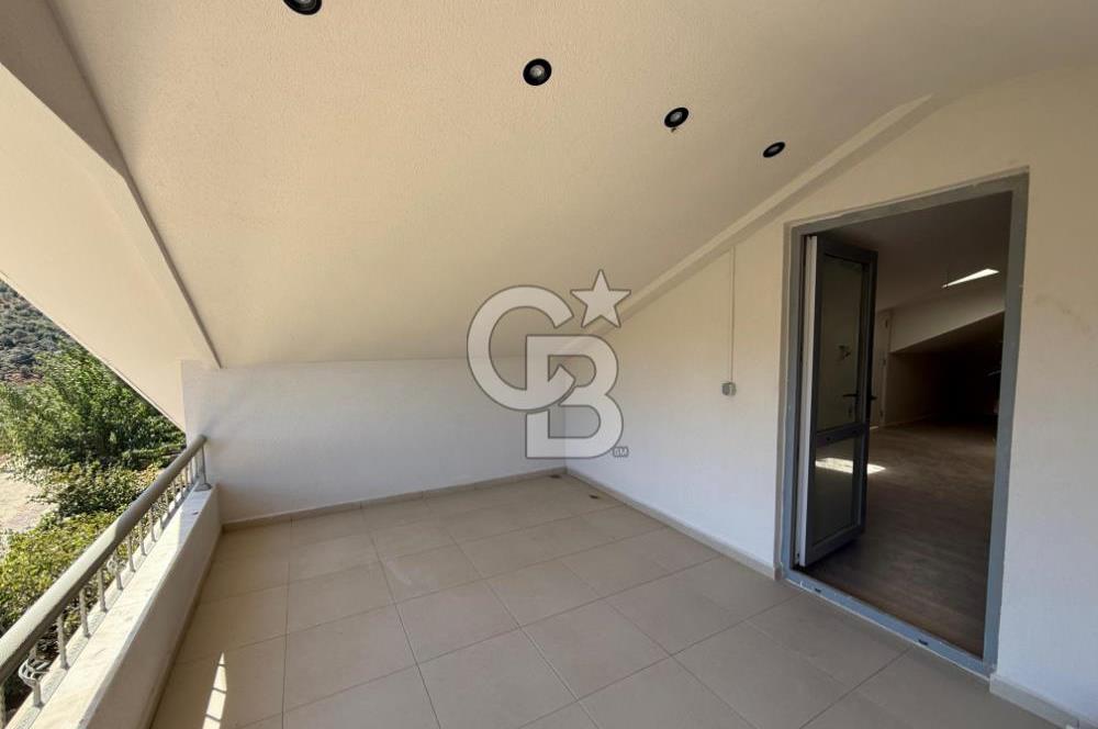 Urla Bademler Hekimköy Sitesinde Satılık 5+1 Villa