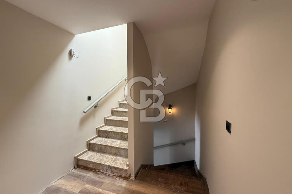 Urla Bademler Hekimköy Sitesinde Satılık 5+1 Villa