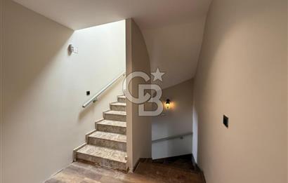 Urla Bademler Hekimköy Sitesinde Satılık 5+1 Villa