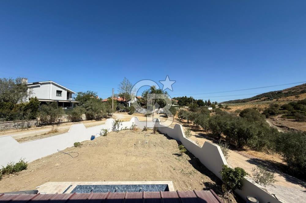Urla Bademler Hekimköy Sitesinde Satılık 5+1 Villa