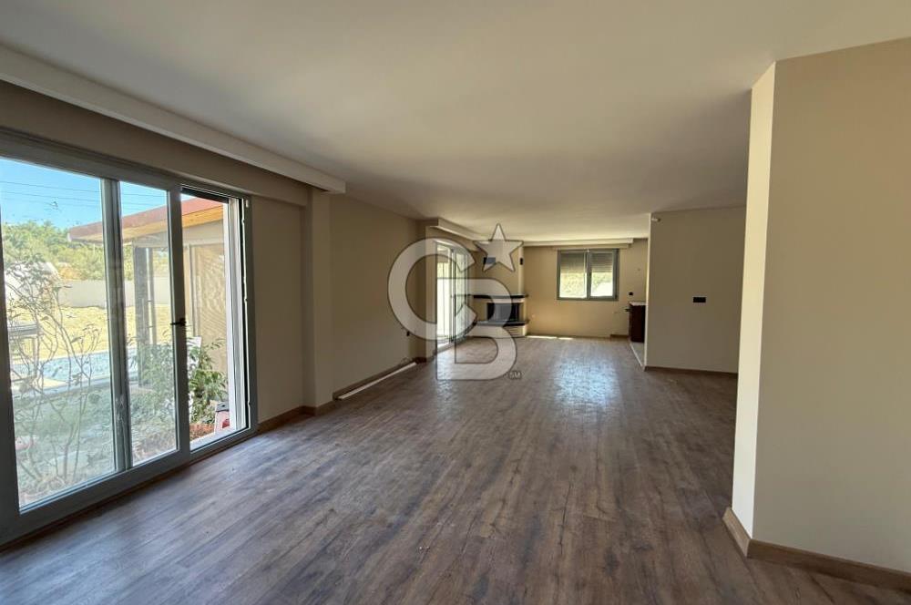Urla Bademler Hekimköy Sitesinde Satılık 5+1 Villa