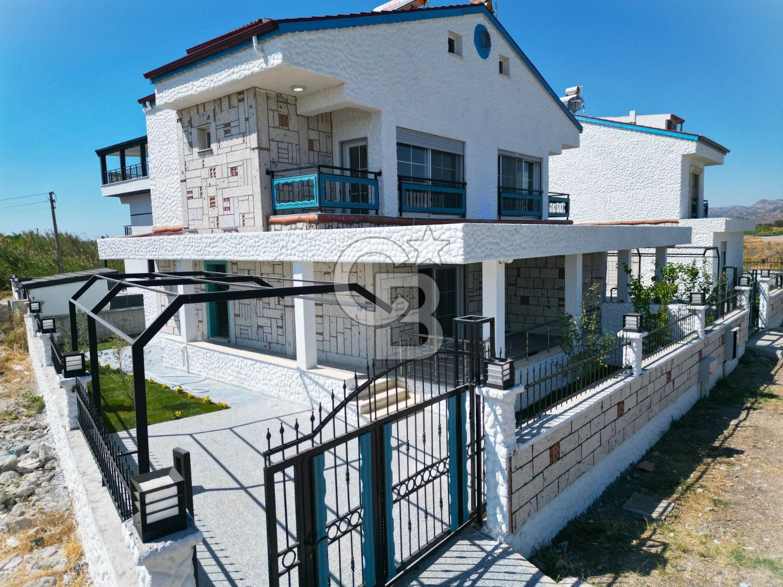 DENİZE VE ANAYOLA YAKIN, 5+1 ,ZEMİN KATTA ODASI OLAN LÜX VİLLA!