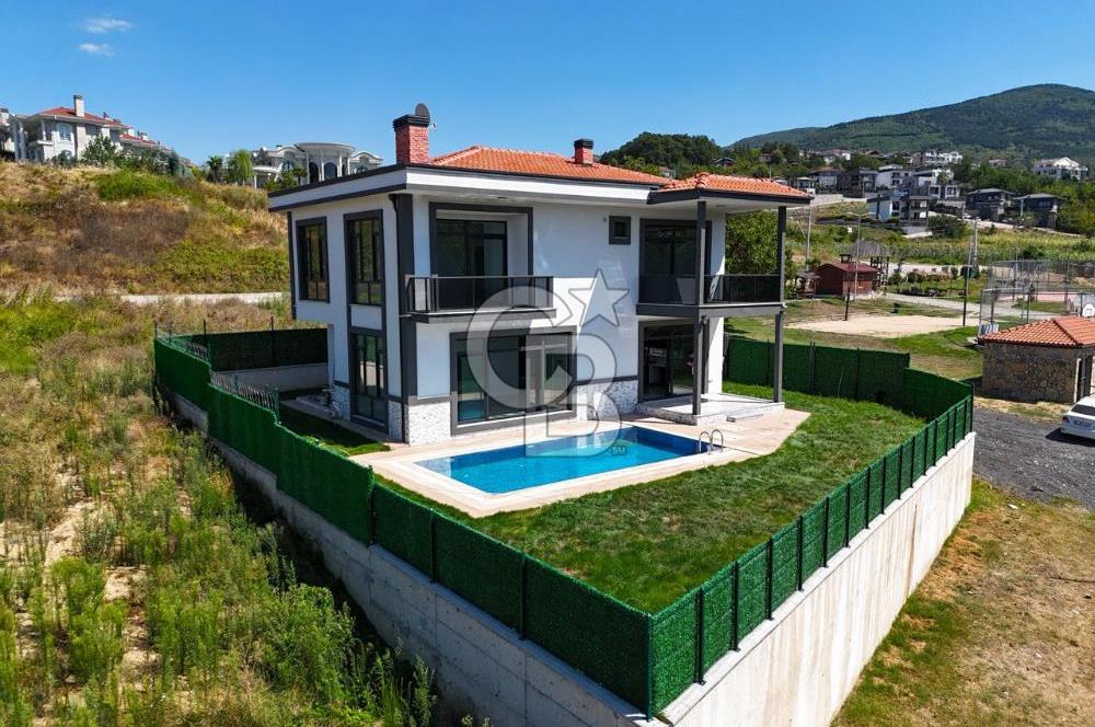 CB Elexus | Başiskele Damlar'da LÜX 4+1 Satılık Villa