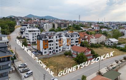 BAŞİSKELE YEŞİLYURT MAH. SİTE İÇİ SIFIR GENİŞ 4+1 BAHÇE DUBLEKS