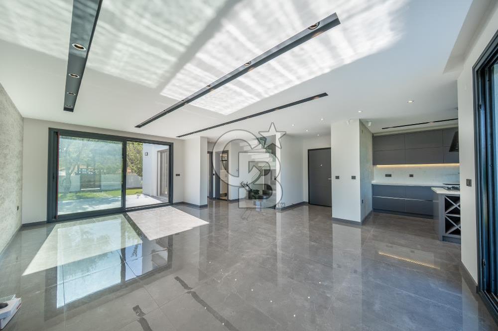 Güzelbahçe Yelki Kolejler Bölgesinde Tam Müstakil Havuzlu Villa