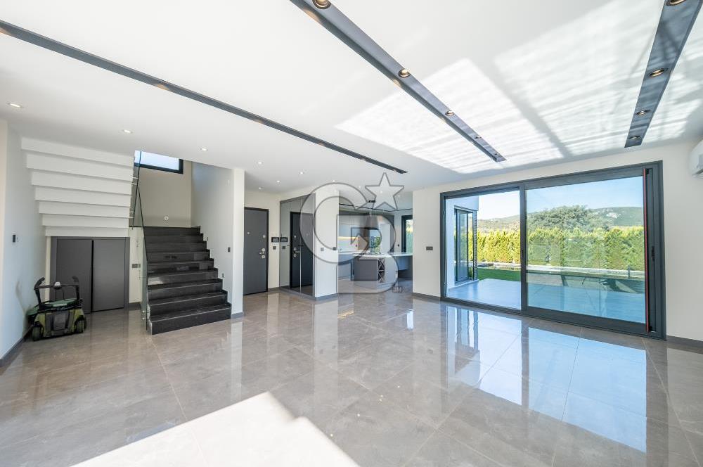 Güzelbahçe Yelki Kolejler Bölgesinde Tam Müstakil Havuzlu Villa