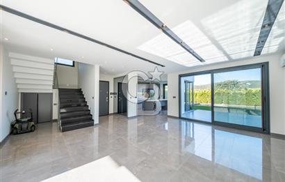 Güzelbahçe Yelki Kolejler Bölgesinde Tam Müstakil Havuzlu Villa
