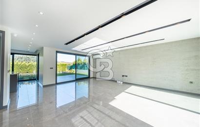Güzelbahçe Yelki Kolejler Bölgesinde Tam Müstakil Havuzlu Villa