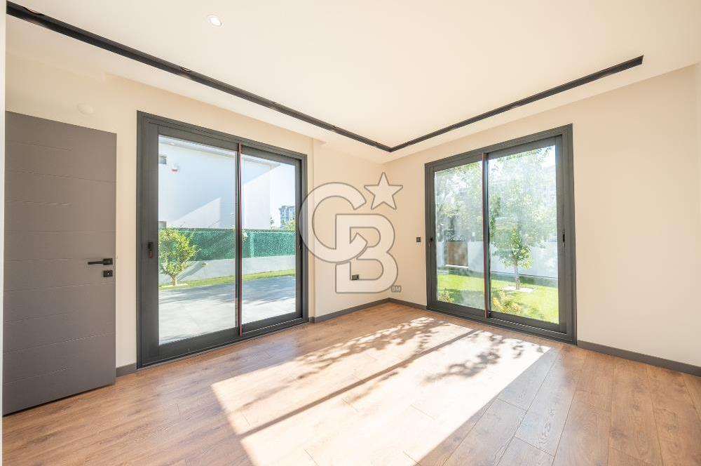 Güzelbahçe Yelki Kolejler Bölgesinde Tam Müstakil Havuzlu Villa