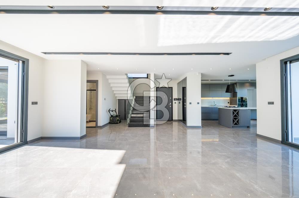 Güzelbahçe Yelki Kolejler Bölgesinde Tam Müstakil Havuzlu Villa