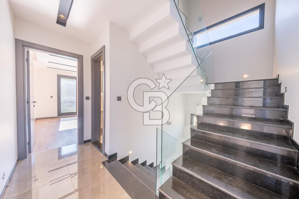 Güzelbahçe Yelki Kolejler Bölgesinde Tam Müstakil Havuzlu Villa