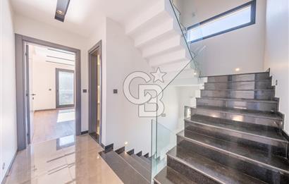 Güzelbahçe Yelki Kolejler Bölgesinde Tam Müstakil Havuzlu Villa