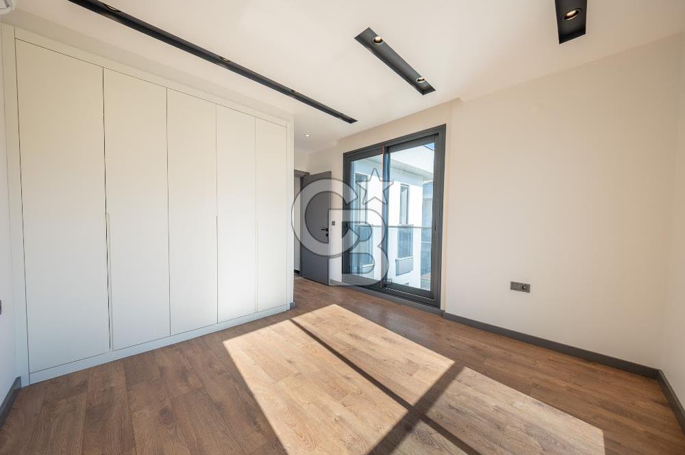 Güzelbahçe Yelki Kolejler Bölgesinde Tam Müstakil Havuzlu Villa