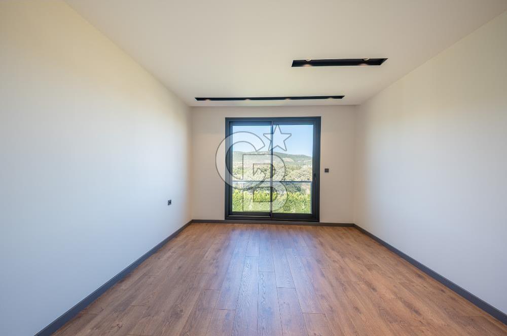 Güzelbahçe Yelki Kolejler Bölgesinde Tam Müstakil Havuzlu Villa