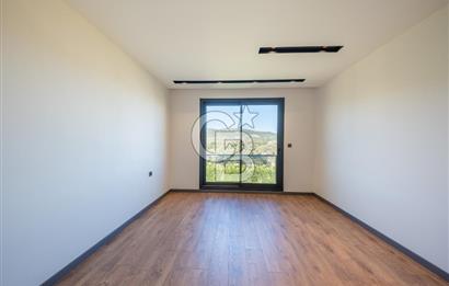Güzelbahçe Yelki Kolejler Bölgesinde Tam Müstakil Havuzlu Villa