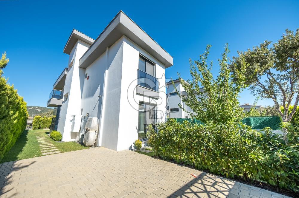 Güzelbahçe Yelki Kolejler Bölgesinde Tam Müstakil Havuzlu Villa