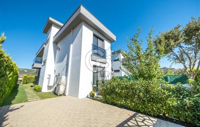 Güzelbahçe Yelki Kolejler Bölgesinde Tam Müstakil Havuzlu Villa
