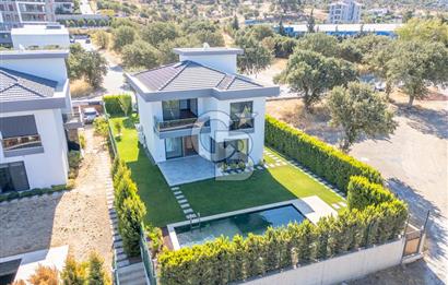 Güzelbahçe Yelki Kolejler Bölgesinde Tam Müstakil Havuzlu Villa
