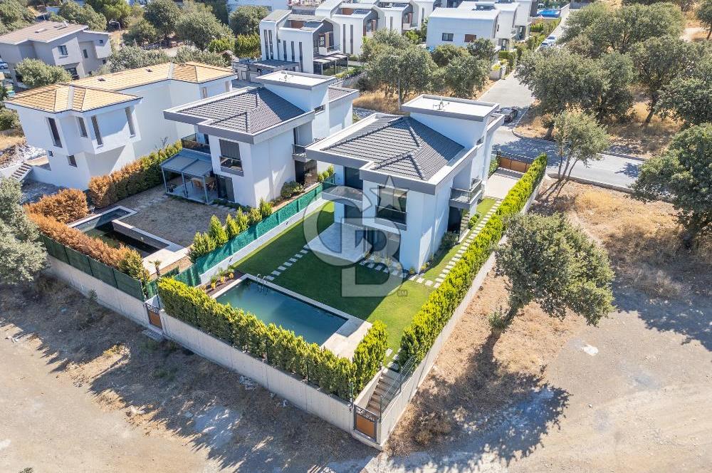 Güzelbahçe Yelki Kolejler Bölgesinde Tam Müstakil Havuzlu Villa