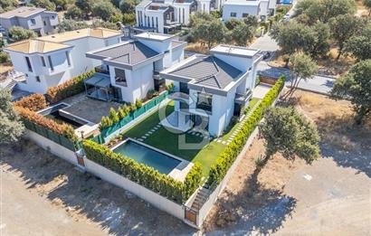 Güzelbahçe Yelki Kolejler Bölgesinde Tam Müstakil Havuzlu Villa
