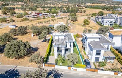 Güzelbahçe Yelki Kolejler Bölgesinde Tam Müstakil Havuzlu Villa