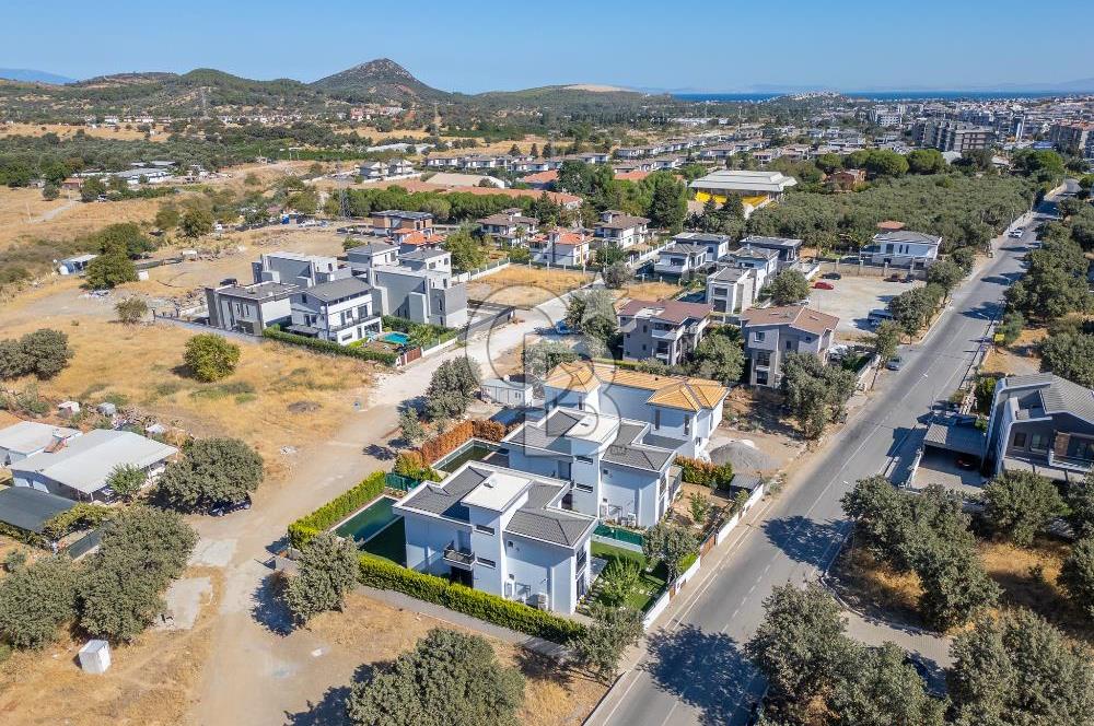 Güzelbahçe Yelki Kolejler Bölgesinde Tam Müstakil Havuzlu Villa