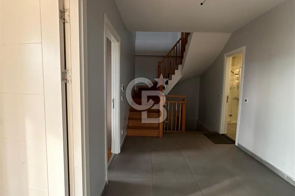 Ulus Ortaköy Arasında Satılık 5+1 Tripleks Boş Daire