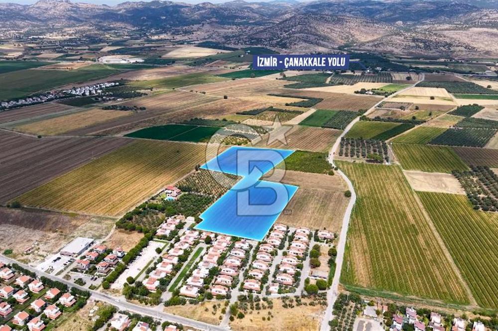 Dikili Kabakum'da İmar Sınırında Satılık Tarla 