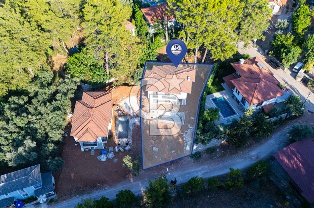 CB MARİNADAN SATILIK 400m2 BAHÇE ALANI VE 7x4 HAVUZLU 4+1 VİLLA