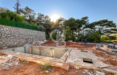CB MARİNADAN SATILIK 400m2 BAHÇE ALANI VE 7x4 HAVUZLU 4+1 VİLLA