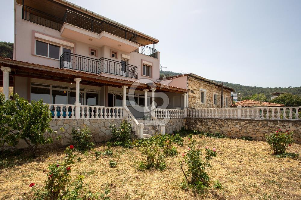 Foça Kozbeyli'de Satılık Tripleks Müstakil Ev ve Arazi
