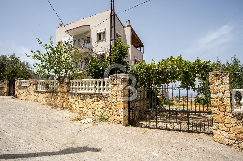 Foça Kozbeyli'de Kiralık Tripleks Müstakil Ev ve Arazi