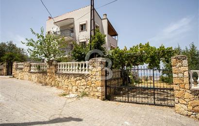 Foça Kozbeyli'de Kiralık Tripleks Müstakil Ev ve Arazi