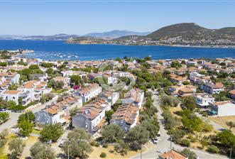 Yenifoça Burunucu'nda Satılık 3+1 Tripleks Villa