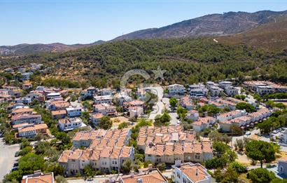 Yenifoça Burunucu'nda Satılık 3+1 Tripleks Villa
