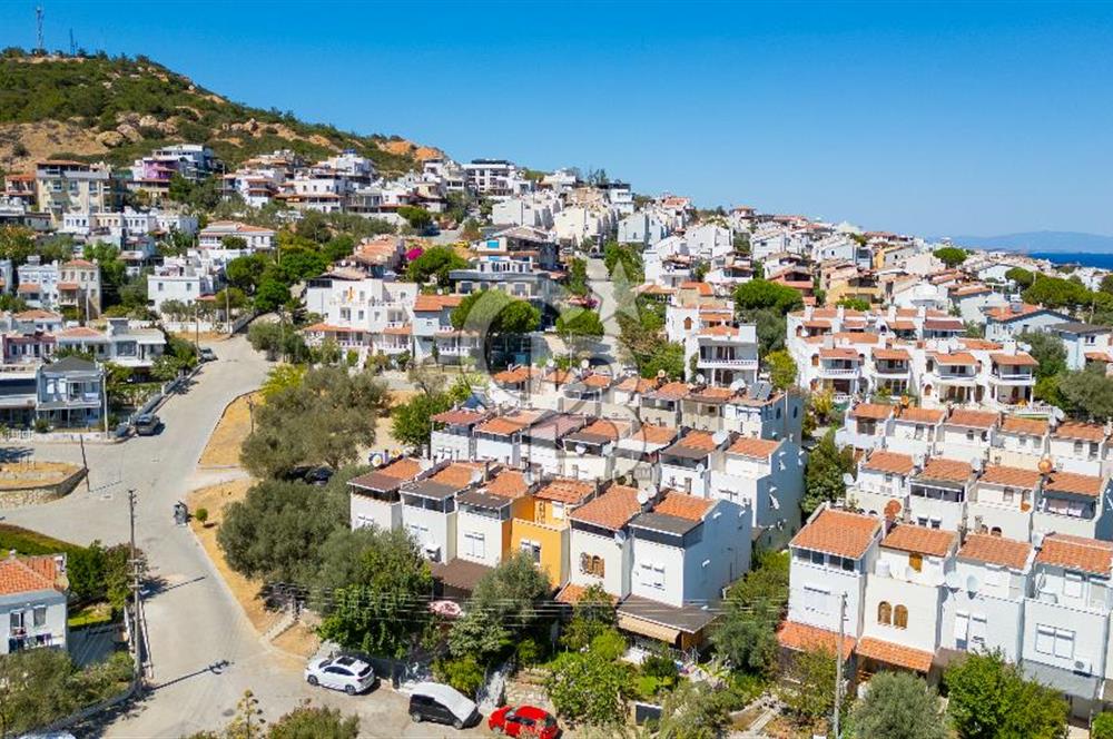 Yenifoça Burunucu'nda Satılık 3+1 Tripleks Villa